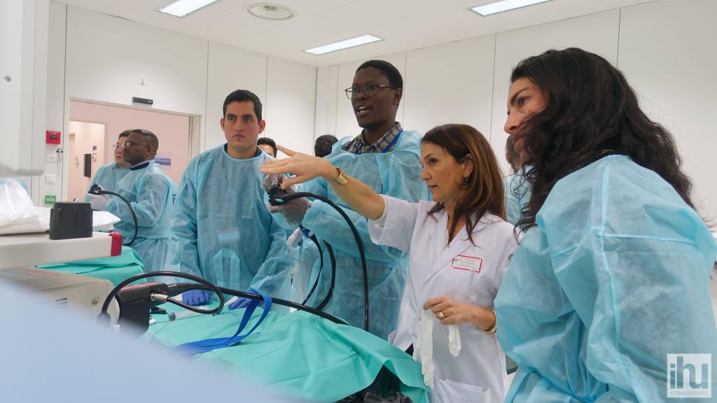 Academic supervision of the Master's M2 program by Professor Silvana Perretta at the Strasbourg Institute for Research and Treatment of Cancer (IHU Strasbourg) Professor Silvana Perretta surrounded by participants during a hands-on session of the Master M2 program at the IHU Strasbourg.